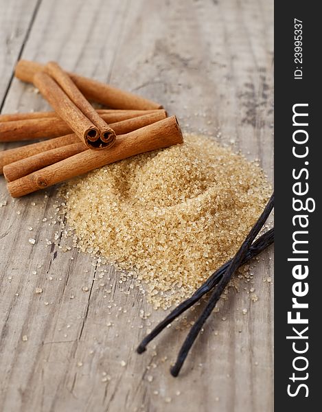 Brown cane sugar with cinnamon sticks and vanilla