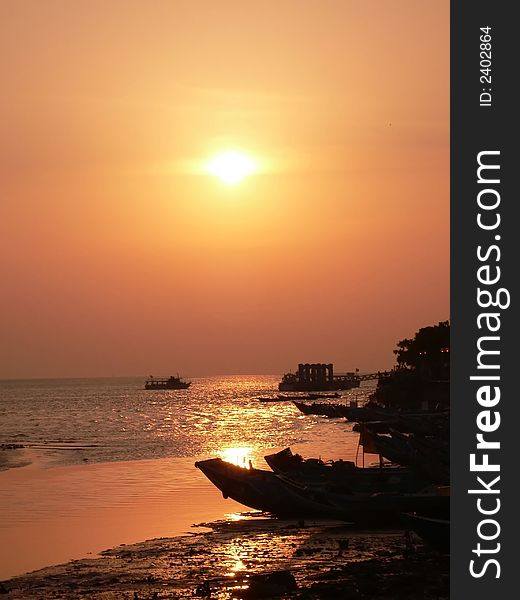 A sunset photo taken at Danshui, in Taipei. A sunset photo taken at Danshui, in Taipei.