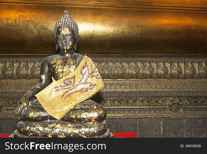 Small Buddha Bronze Age sit background gold