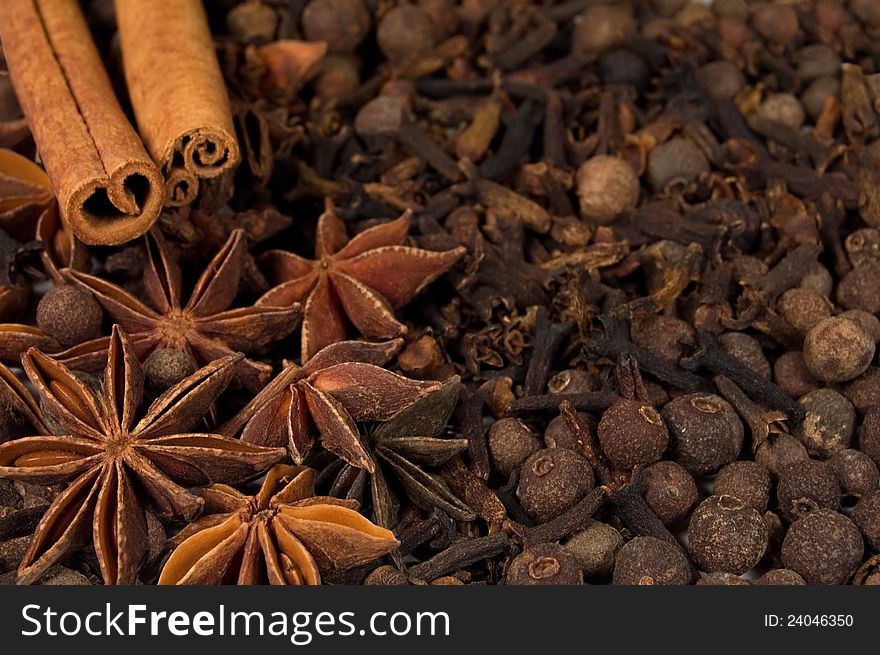 Background of spices : cinnamon, pepper, cloves and anise