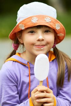 Portrait Of Girl With Ice Cream Royalty Free Stock Photos Portrait Of Girl With Ice Cream Royalty Free Stock Photos