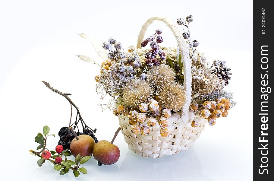 Winter decorations with fruit in the basket