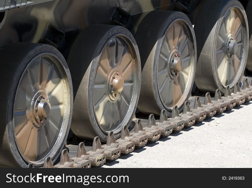 Heavy tank wheels detail and chain track