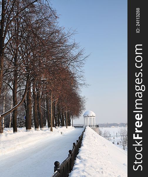 Gazebo on the bank of the Volga River city of Yaroslavl in the winter. Gazebo on the bank of the Volga River city of Yaroslavl in the winter.