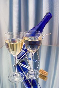 Two Crystal Glasses Of Wine Royalty Free Stock Photos Two Crystal Glasses Of Wine Royalty Free Stock Photos