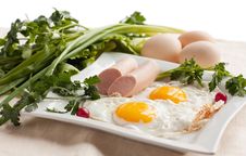 Eggs With Sausage And Greens For Breakfast Royalty Free Stock Images Eggs With Sausage And Greens For Breakfast Royalty Free Stock Images