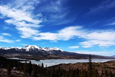 Frozen Mountain Lake With Blue Skies Stock Photography Frozen Mountain Lake With Blue Skies Stock Photography