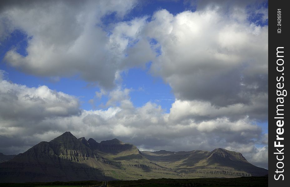 Stunning mountain view in Iceland