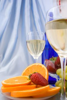 Clouseup Of Two Glasses Of Wine Royalty Free Stock Images