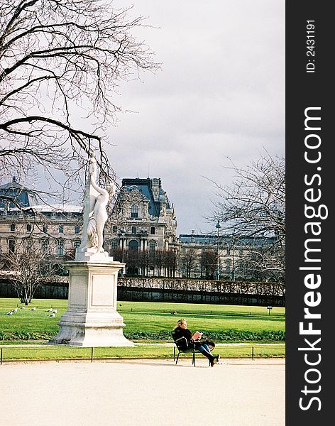 Women reading a book in the parisien park. Women reading a book in the parisien park