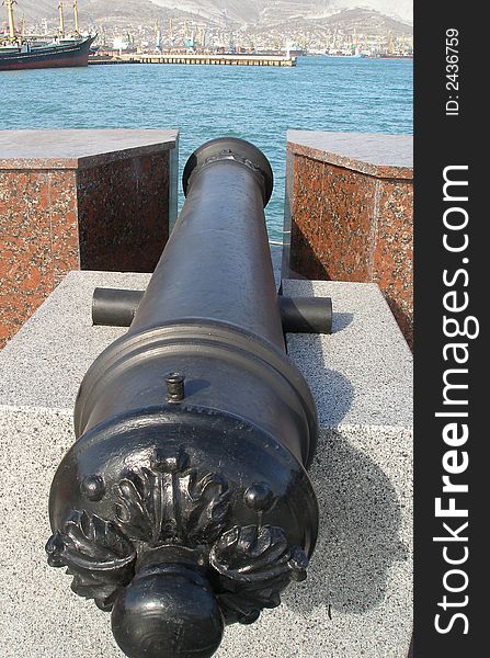 Gun on a mooring, a monument of history