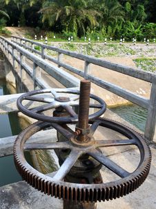 Old Reservoir Wheel Royalty Free Stock Images Old Reservoir Wheel Royalty Free Stock Images