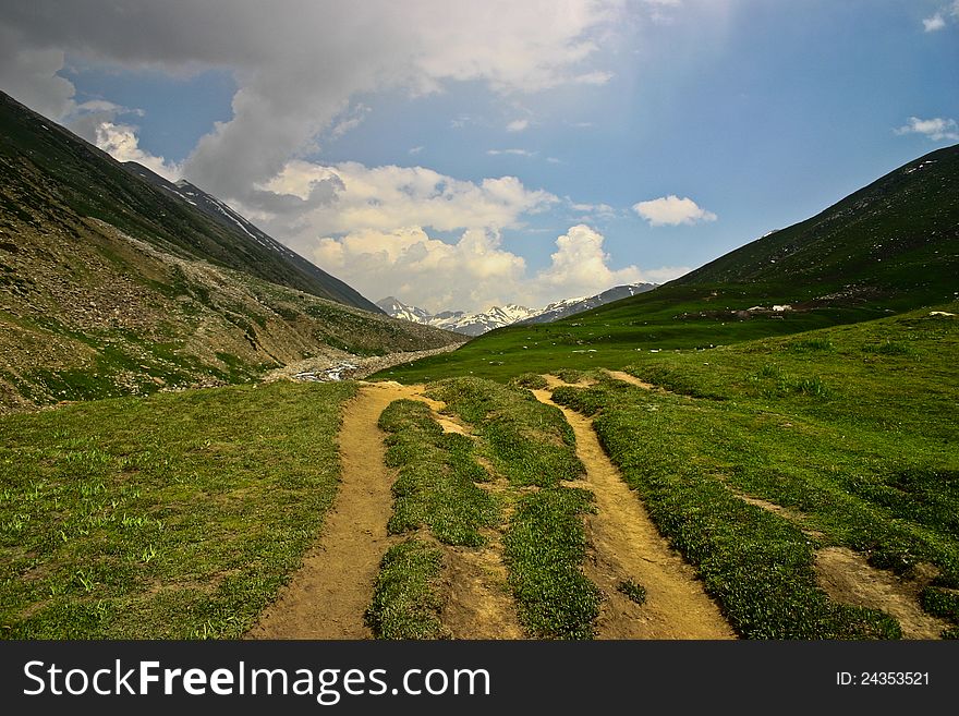 Trek to Dudipatsir lake. Trek to Dudipatsir lake.