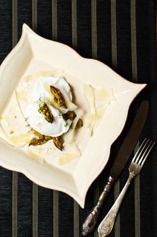 Poached Eggs And Roasted Asparagus Royalty Free Stock Images