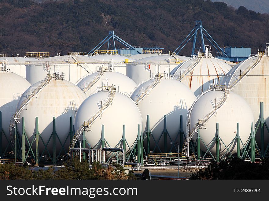 Sphere storage tank in a refinery plant