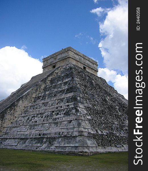 El Castillo (The Castle) - Chichen Itza - Mexico