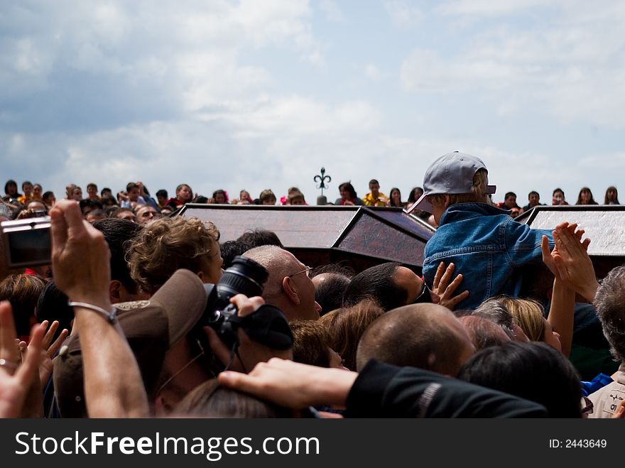 People Touching The Cero