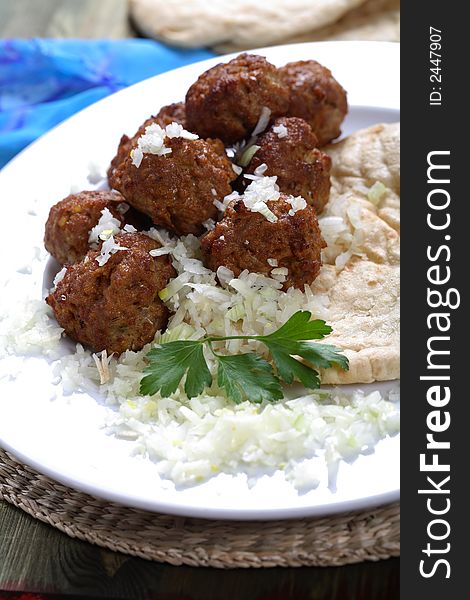 Oven meat balls with rice and parsley