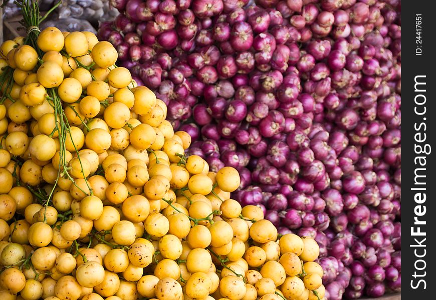 Burmese grape and Shallot in market