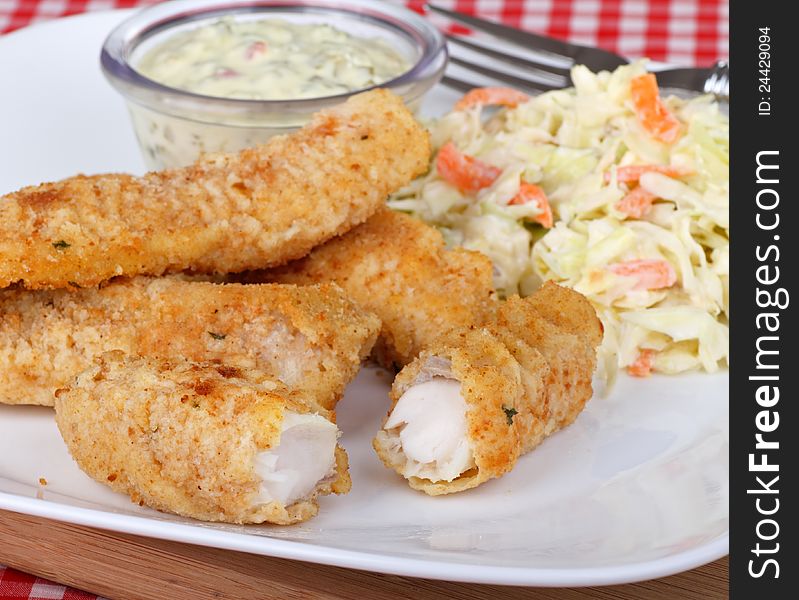 Breaded fish sticks with coleslaw and tartar sauce