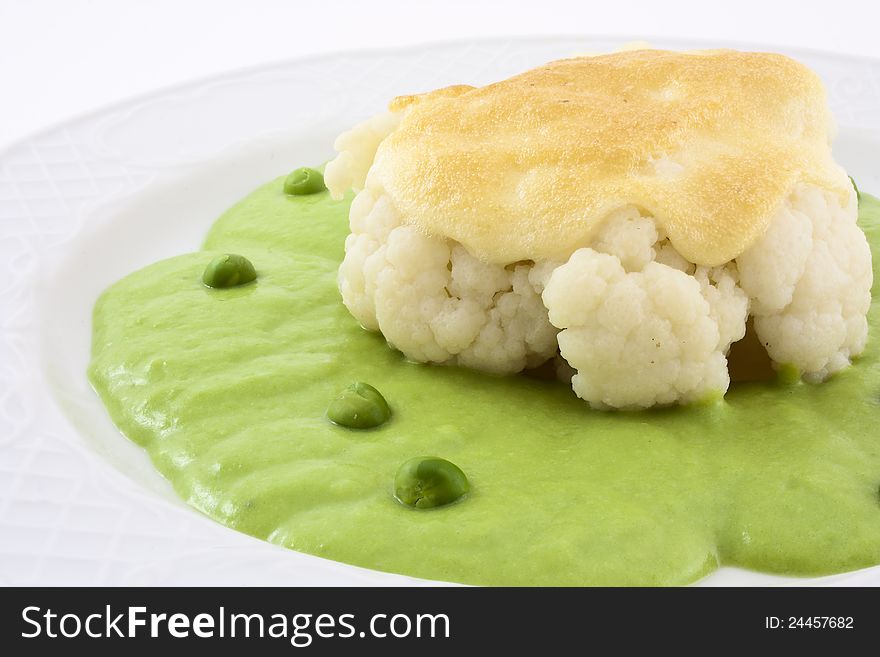 Baked cauliflower cheese and pea cream