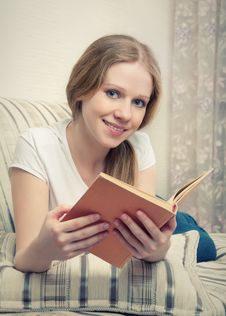 Pretty Girl Reading A Book Lying On The Sofa Royalty Free Stock Images Pretty Girl Reading A Book Lying On The Sofa Royalty Free Stock Images