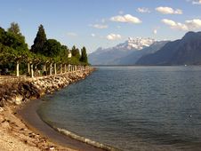 Lake Geneva And Dents Du Midi Royalty Free Stock Images
