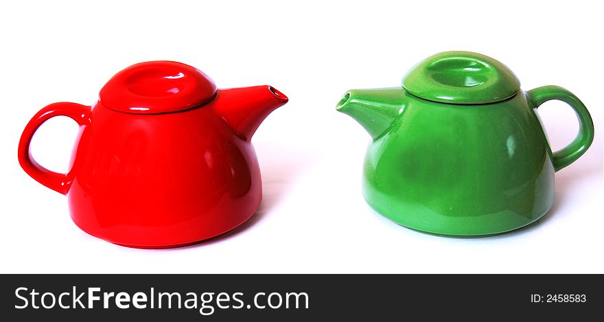 Two teapots red and green