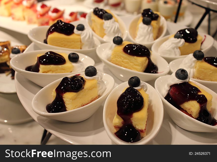 Blueberry cheese cake In a small bowl