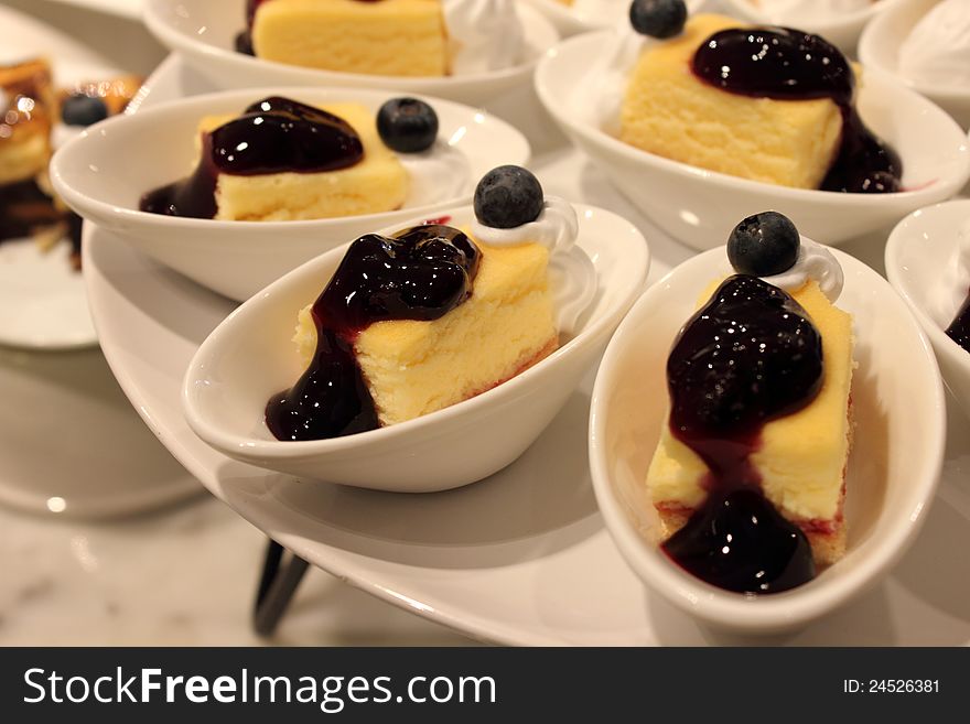 Blueberry cheese cake In a small bowl