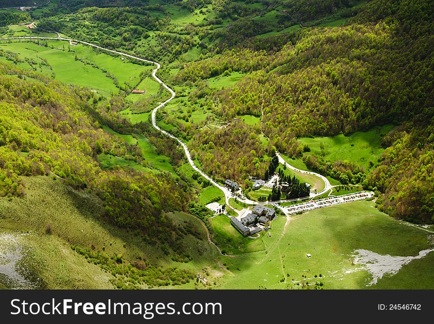 In the heart of the Picos de Europa, the Fuente Dé Cable Railway overcomes a drop of 750 metres taking travellers to an altitude of 1,450 metres in just 4 minutes at a maximum speed of 10 m/second. In the top station visitors will be astounded by the beauty of the scenery. In the heart of the Picos de Europa, the Fuente Dé Cable Railway overcomes a drop of 750 metres taking travellers to an altitude of 1,450 metres in just 4 minutes at a maximum speed of 10 m/second. In the top station visitors will be astounded by the beauty of the scenery.