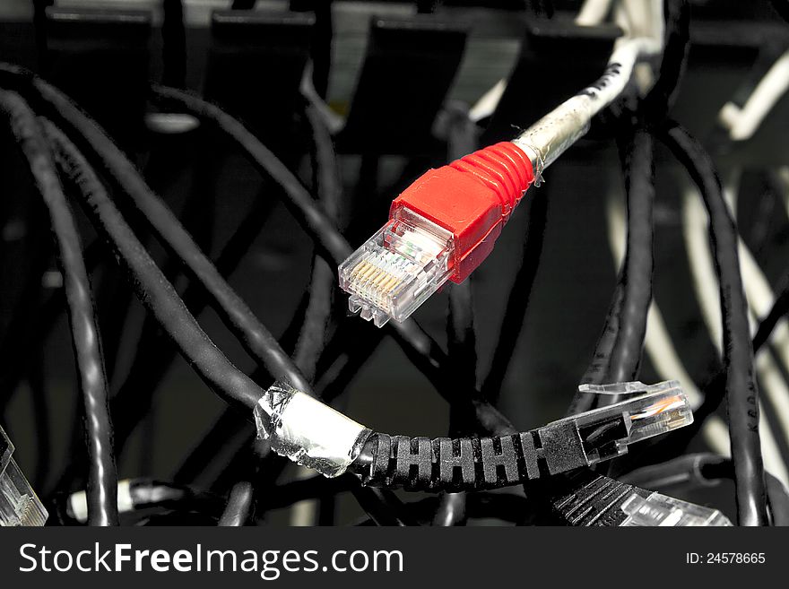 Red Cable lan in rack