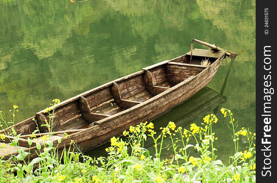 Ancient small boat, anchors in jiangxi China rural the shore. Ancient small boat, anchors in jiangxi China rural the shore.