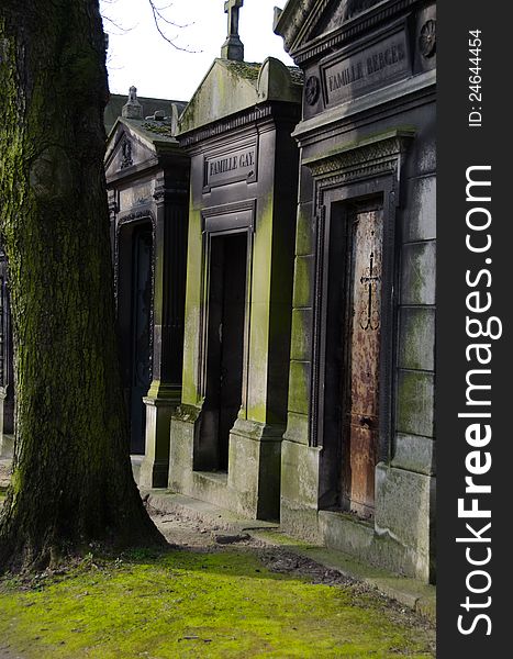 Photo shoot in the cemetery of Pere Lachaise