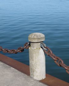 Post And Chain On A Pier Royalty Free Stock Photo Post And Chain On A Pier Royalty Free Stock Photo