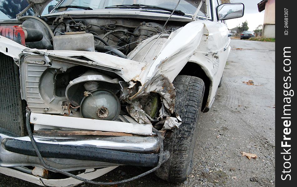 Pic of car Wreck ,damaged vehicle