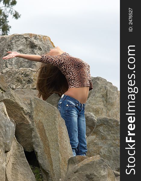 girl with open waist on the stones