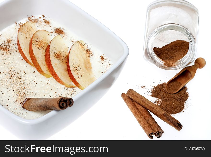 Rice pudding with apple and cinnamon