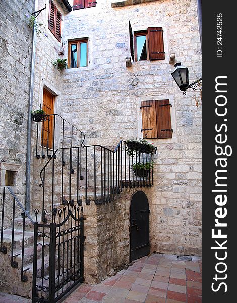 Details Backstreet in old town of Kotor, Montenegro