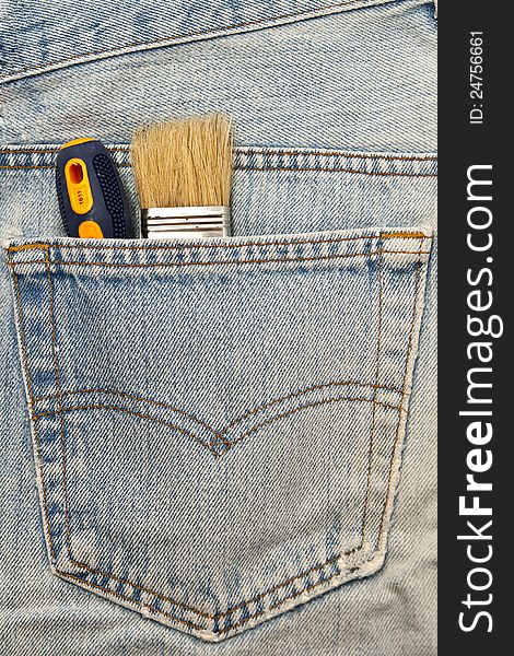 Screwdriver and brush the inside pocket jean.