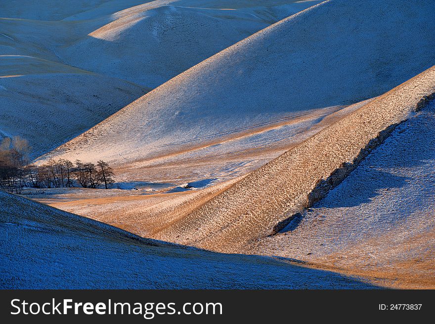 The Foothills Uralish Мountains in between river Ural and Sakmara. View begin winters. The Foothills Uralish Мountains in between river Ural and Sakmara. View begin winters.