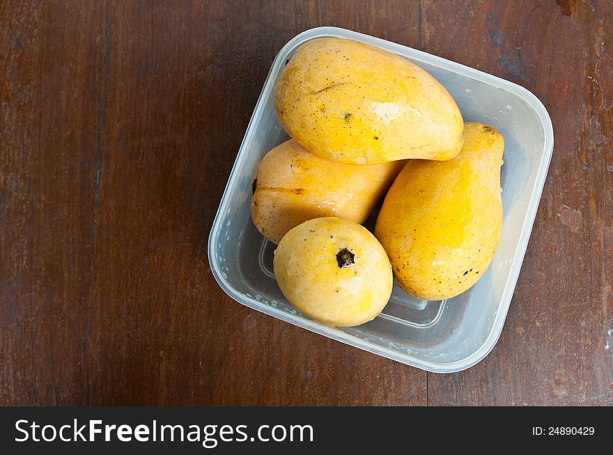 Mangos fruit fresh on counter