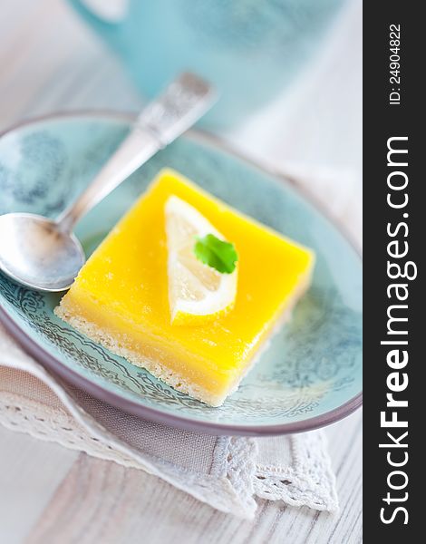 Lemon grenadilla tart, selective focus