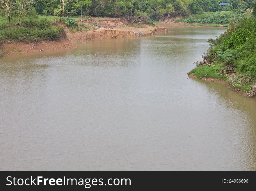 Views of the Smoky River in rural areas with soil erosion and shoreline. Views of the Smoky River in rural areas with soil erosion and shoreline.