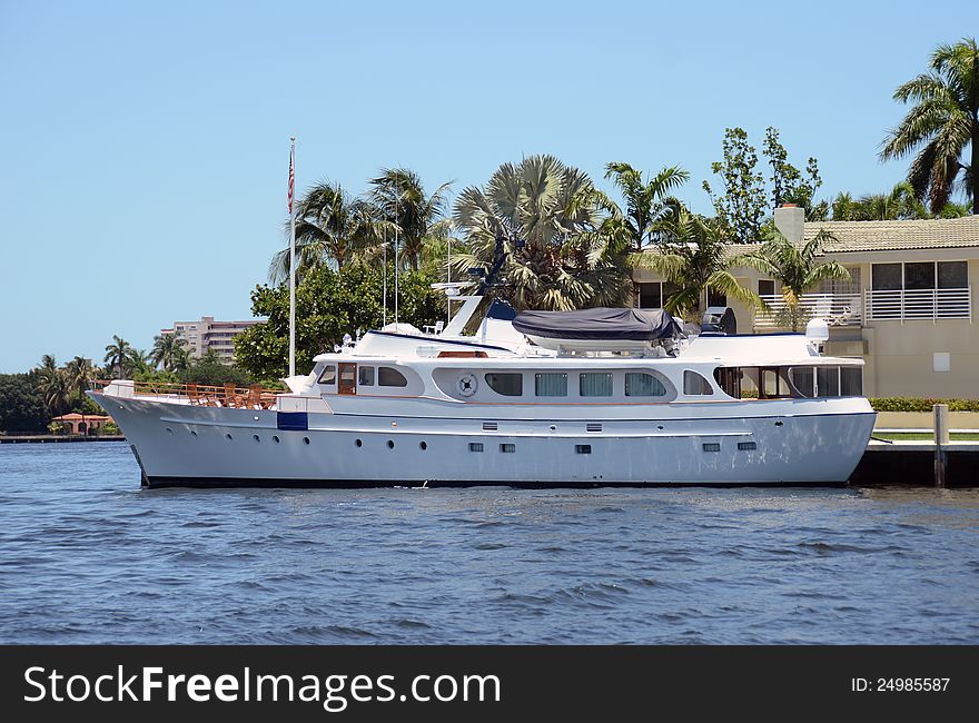 Luxury yacht in a Fort lauderdale waterway. Luxury yacht in a Fort lauderdale waterway