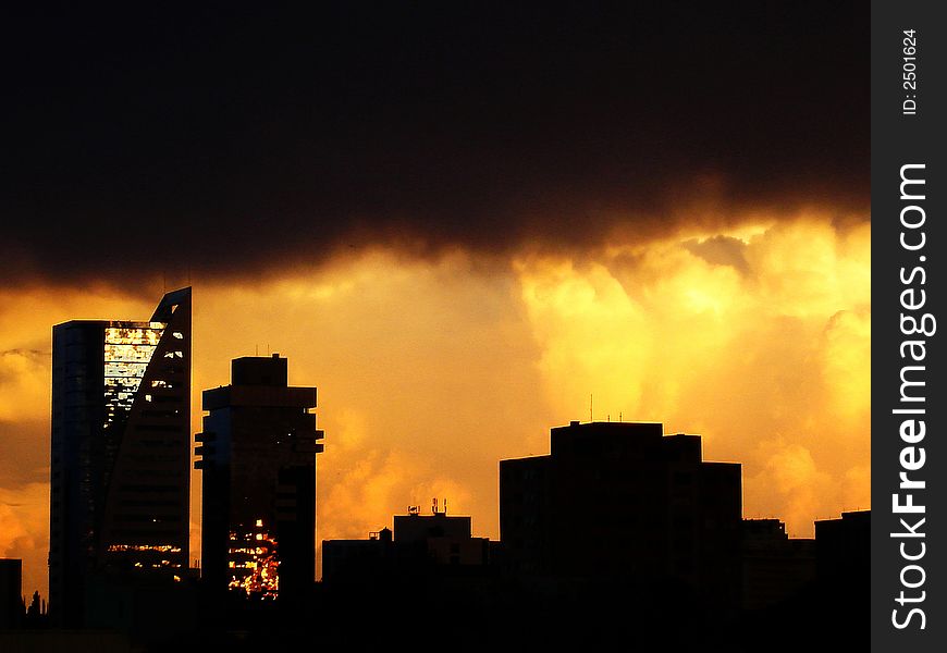 Thunder in the city,in a minute very where full of water..