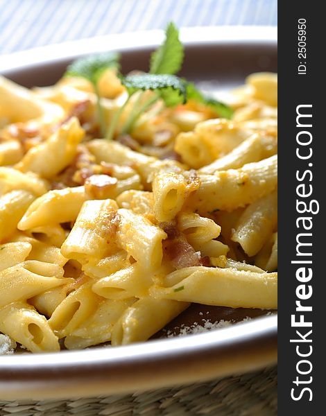 Macaroni with tasty dressing