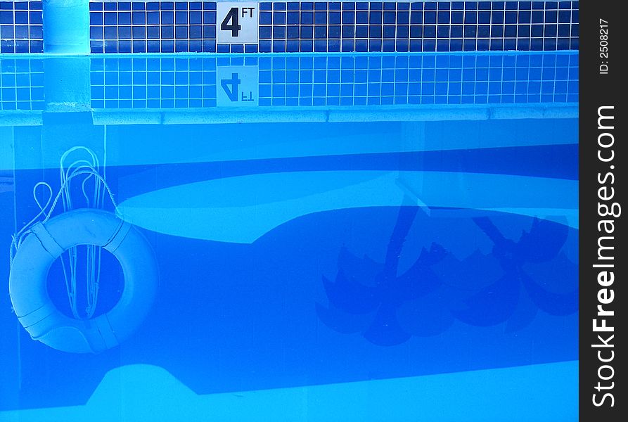 Empty pool with a perfect reflection. Empty pool with a perfect reflection