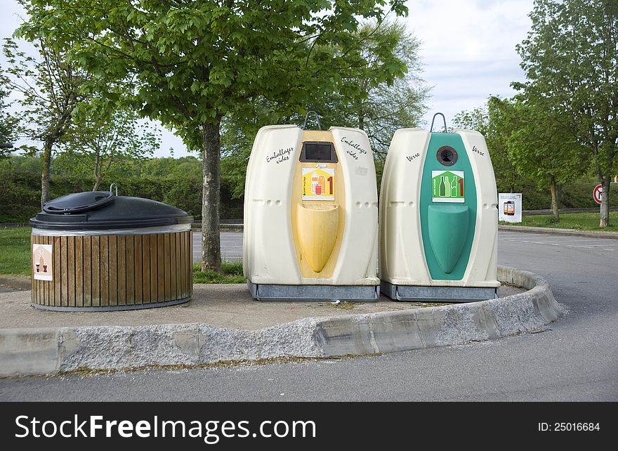 Separate collecting garbage in garbage boxes