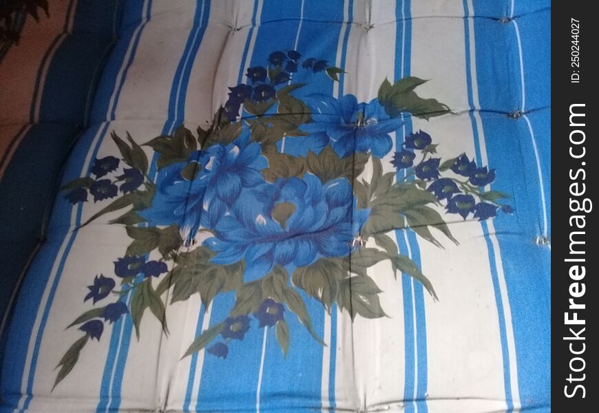 Picture of the blue flower on the cloth